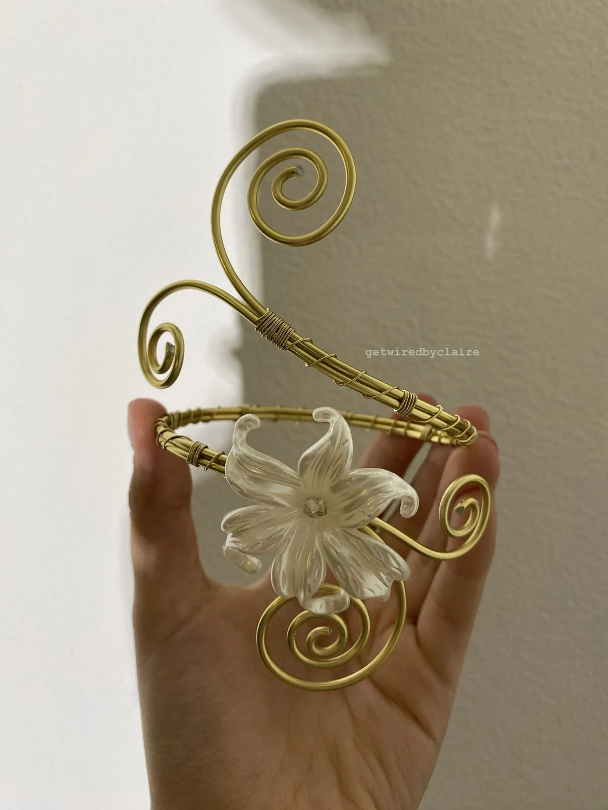 Floral arm clip